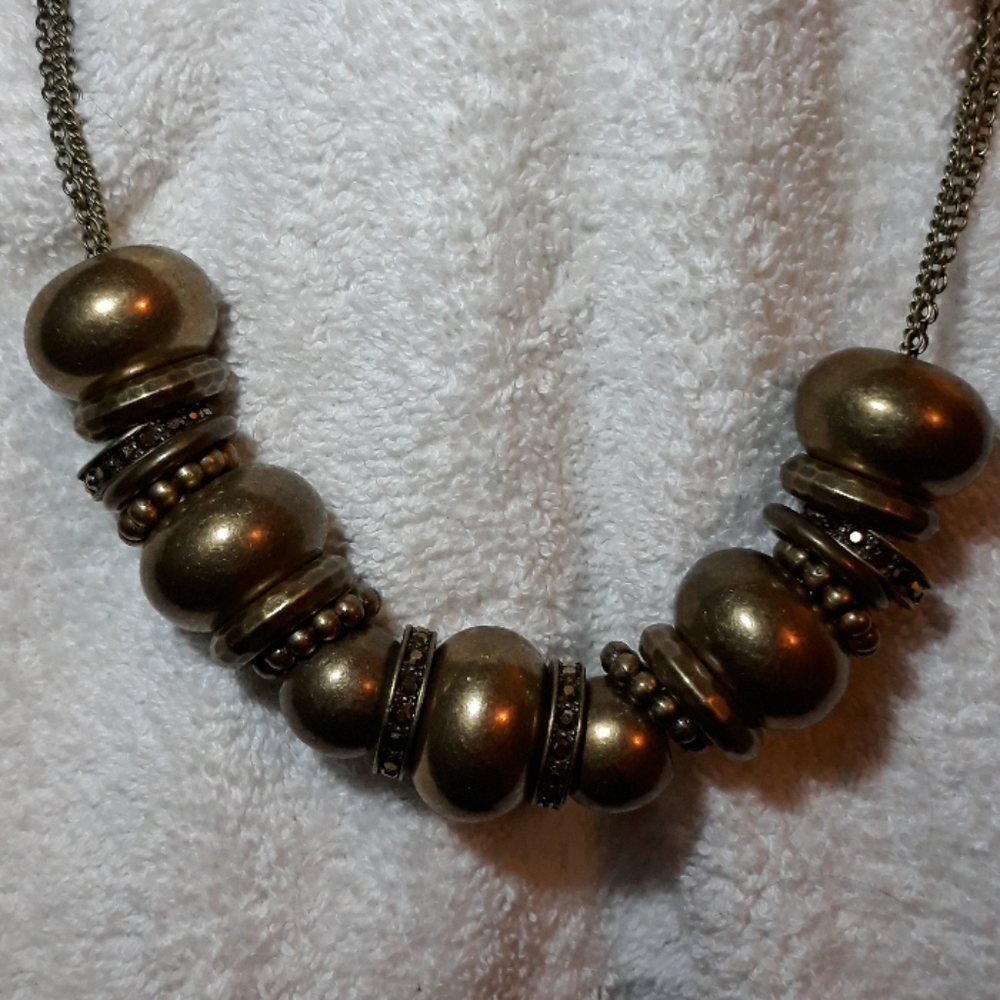 Brass tone and amber bead necklace - Picture 3 of 4